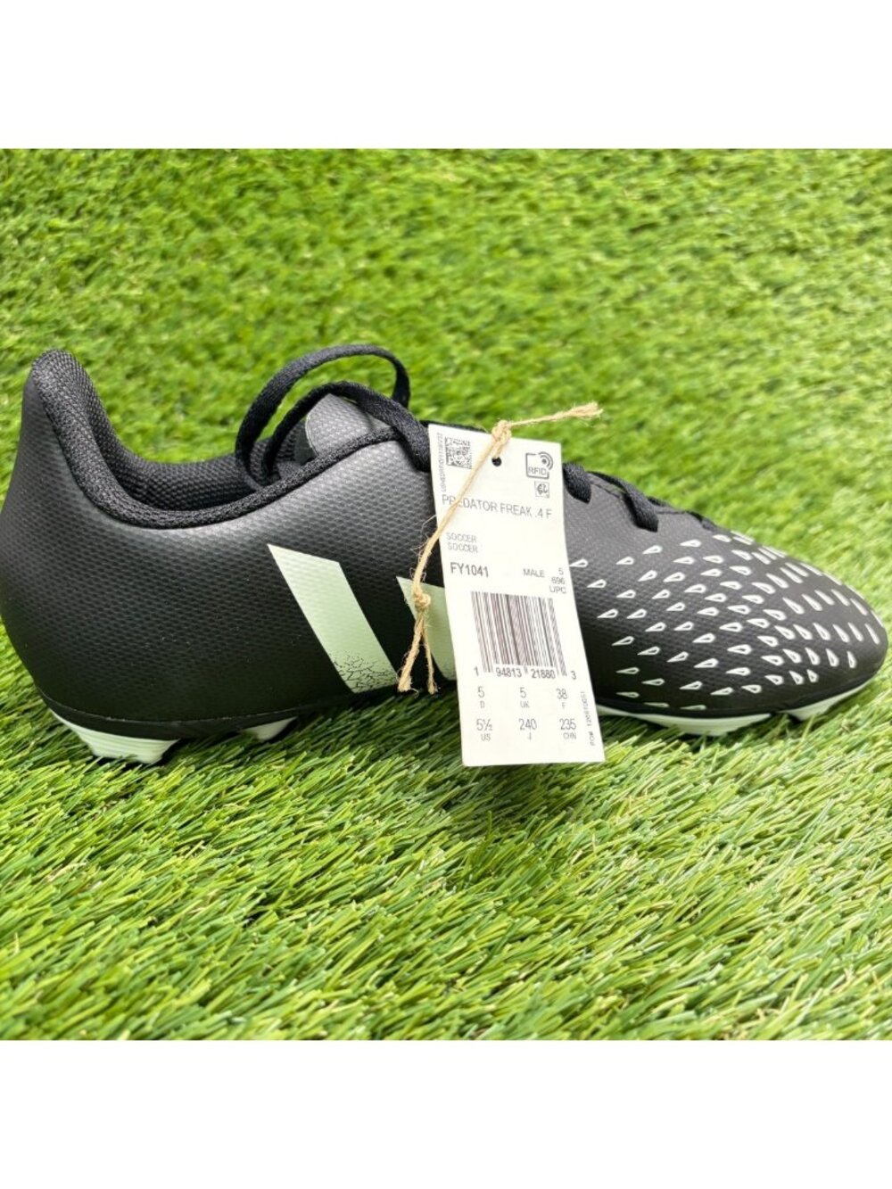 Adidas Predator Freak .4 FG‎ Boys Size 5.5Y Black White Running Soccer Cleats